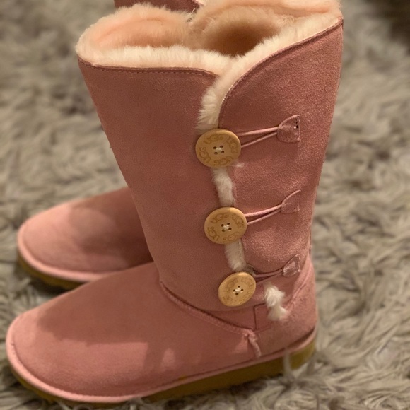 UGG BAILEY BUTTON TRIPLET BOOT (PINK) - Picture 1 of 8